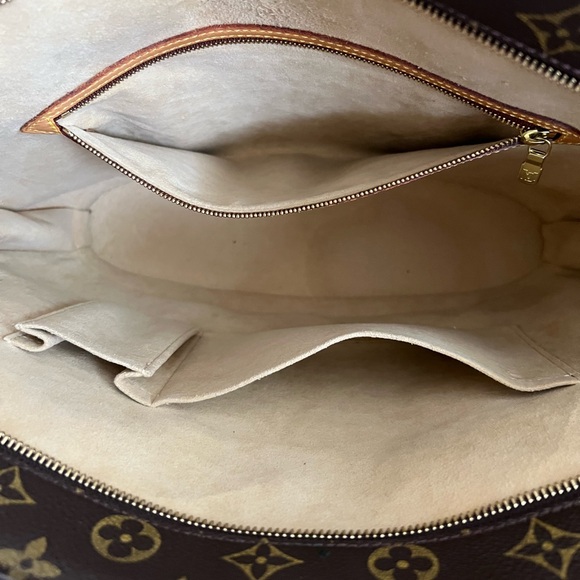 Louis Vuitton Babylon bundle with free fashion bag charm.   Box is not included - Picture 5 of 8